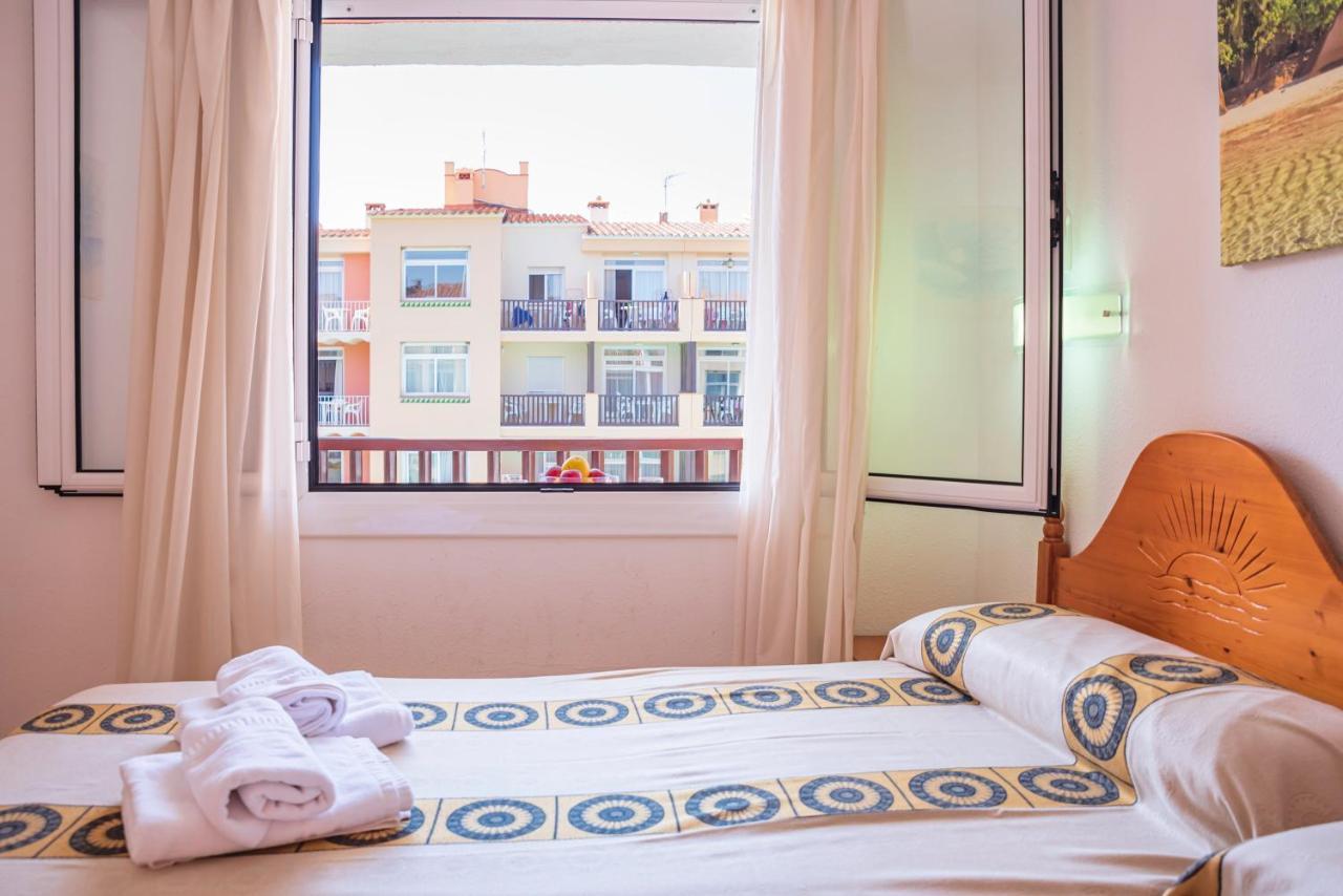 อปาร์ตาเมนโตส กอมเต เดมปูเรียส Apartment เอมปูเรียบราบา ภายนอก รูปภาพ
