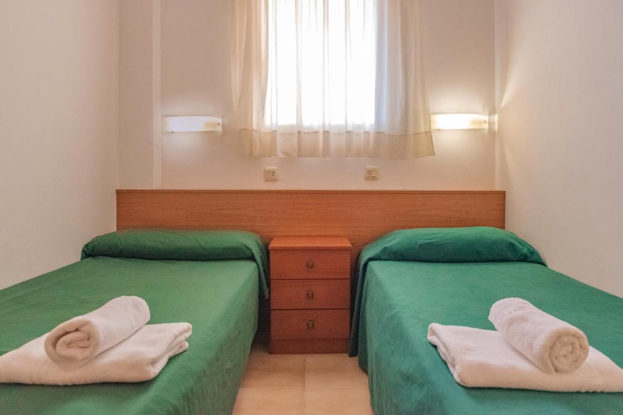 อปาร์ตาเมนโตส กอมเต เดมปูเรียส Apartment เอมปูเรียบราบา ภายนอก รูปภาพ