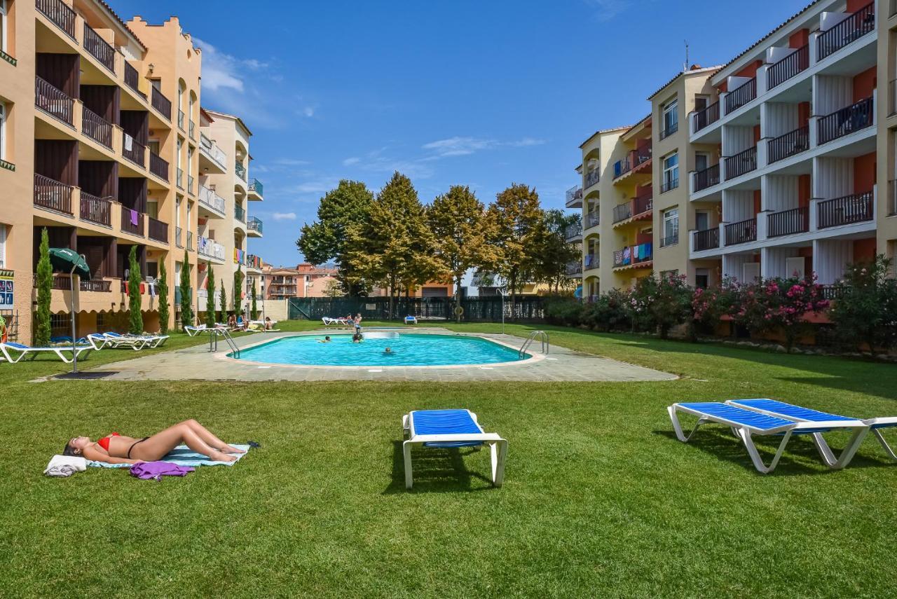 อปาร์ตาเมนโตส กอมเต เดมปูเรียส Apartment เอมปูเรียบราบา ภายนอก รูปภาพ
