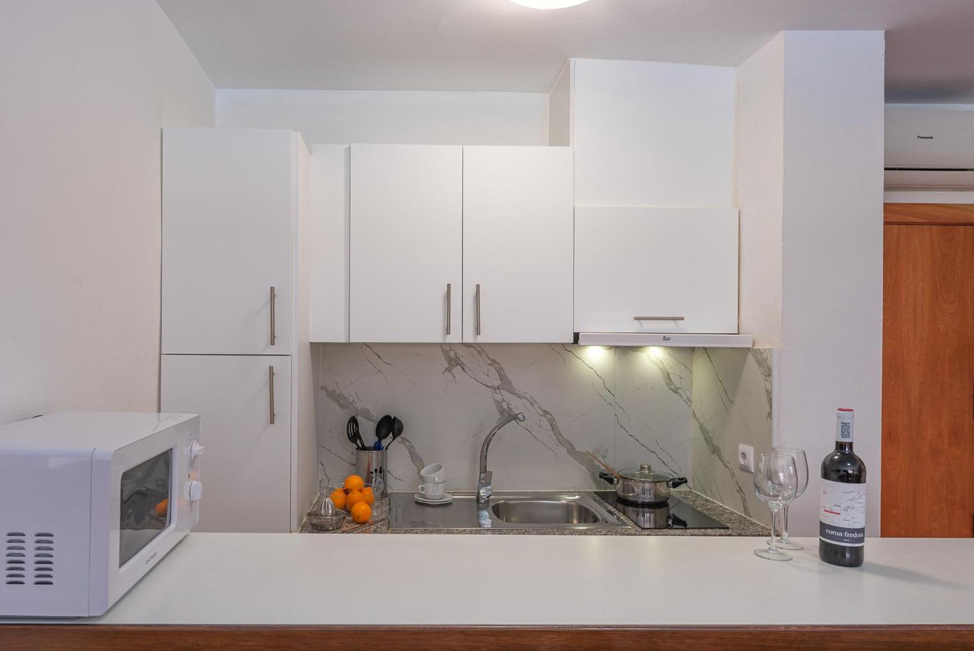 อปาร์ตาเมนโตส กอมเต เดมปูเรียส Apartment เอมปูเรียบราบา ภายนอก รูปภาพ