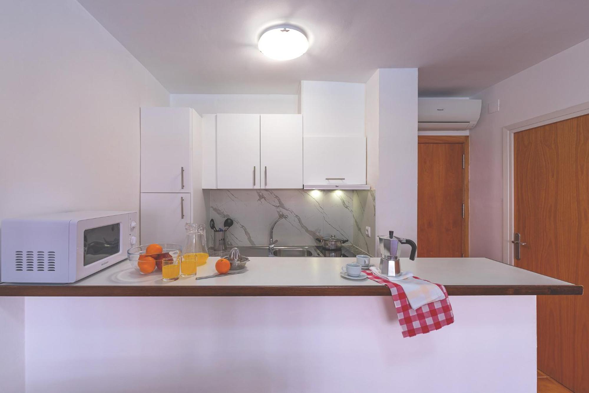 อปาร์ตาเมนโตส กอมเต เดมปูเรียส Apartment เอมปูเรียบราบา ภายนอก รูปภาพ