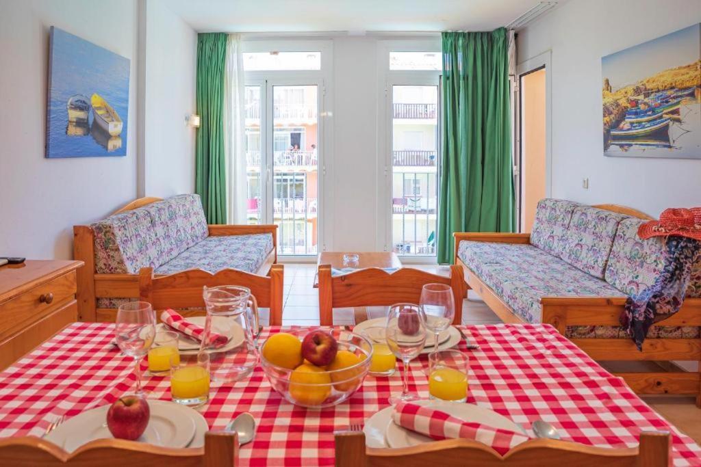 อปาร์ตาเมนโตส กอมเต เดมปูเรียส Apartment เอมปูเรียบราบา ภายนอก รูปภาพ