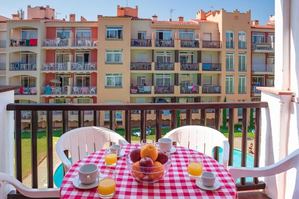 อปาร์ตาเมนโตส กอมเต เดมปูเรียส Apartment เอมปูเรียบราบา ภายนอก รูปภาพ